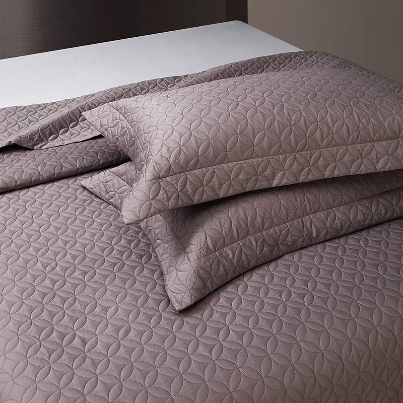طقم غطاء سرير مبطن من القطن ال - مراجعة Home Textiles Premium وسعره